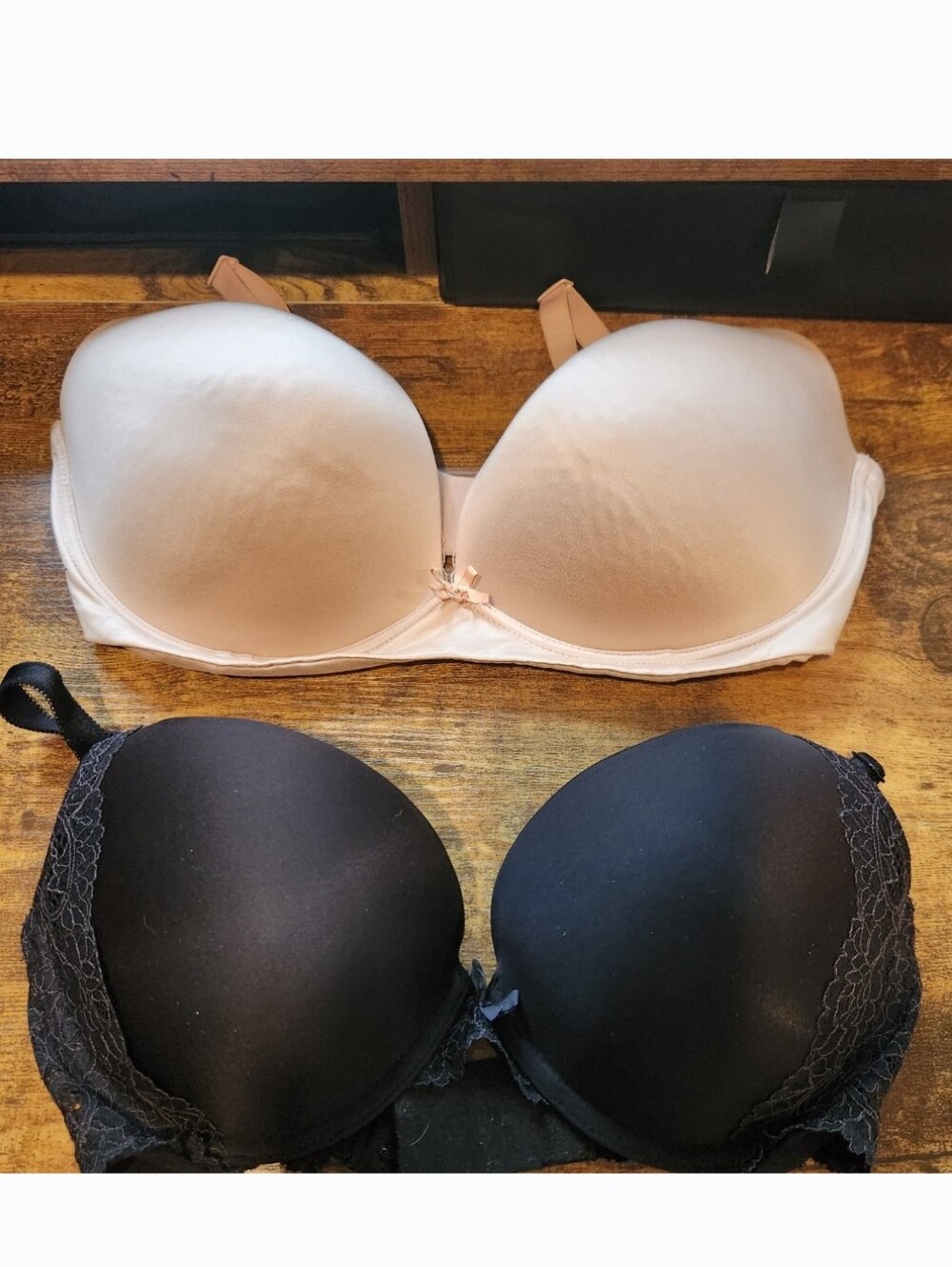Bundle 2 🌟Victoria's Secret 1 Black Push Up, 1 Wireless Full Coverage GUC 🌟
